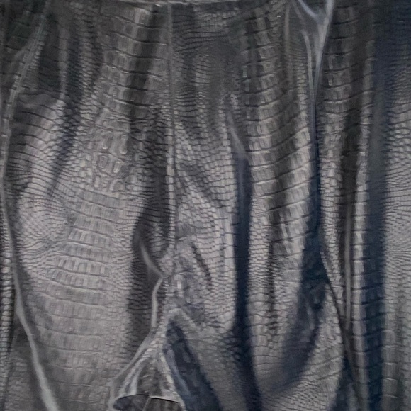 Good American The Croc Exec Black High Waist Faux Leather
Pants SZ 4 - Picture 12 of 16